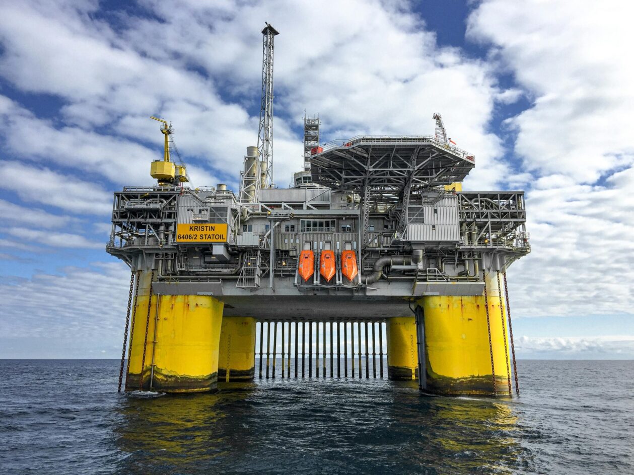 A blog on mastering offshore crew travel showing an offshore rig